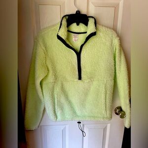 💚🍀 GREEN FURRY PULLOVER 💚🍀